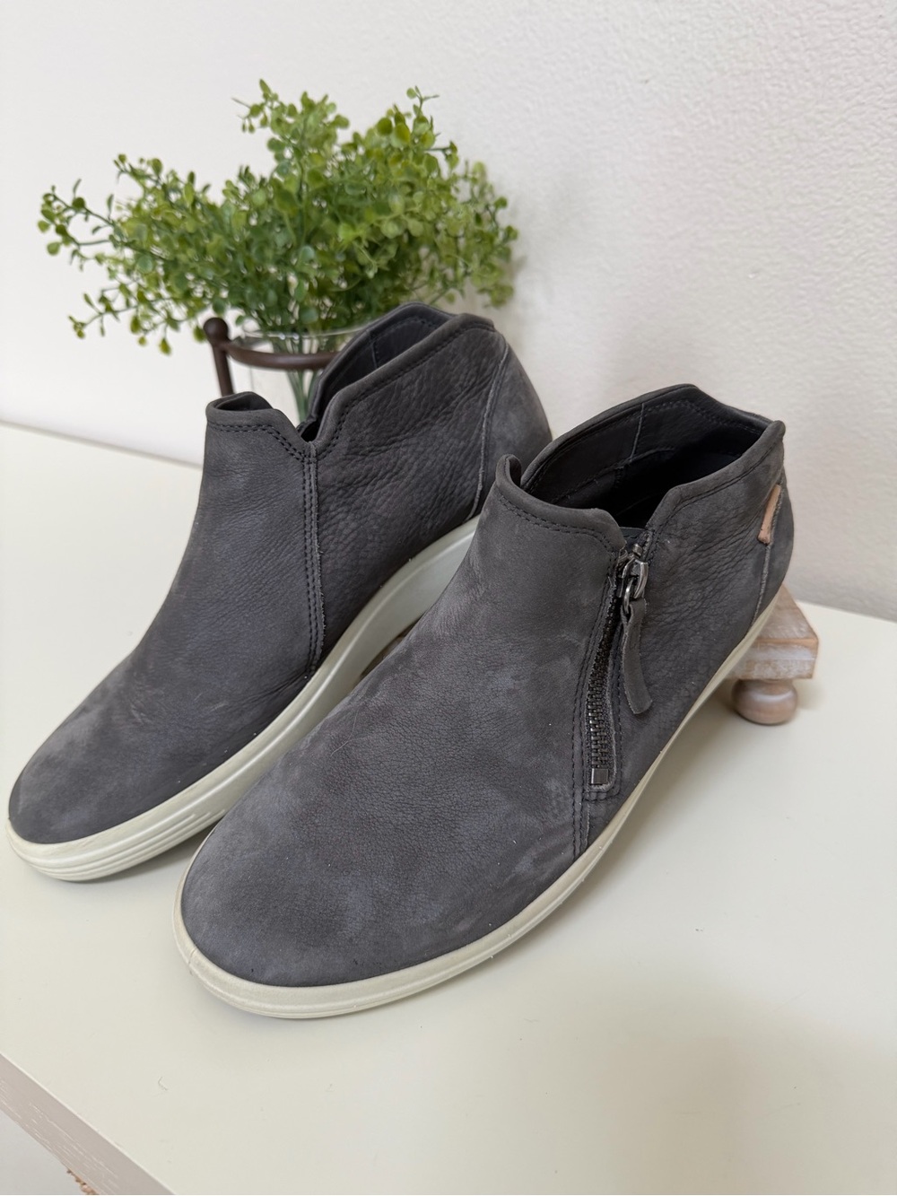Ecco Soft 7 Low Cut Gray Suede Side-Zip Sneaker Booties, 39